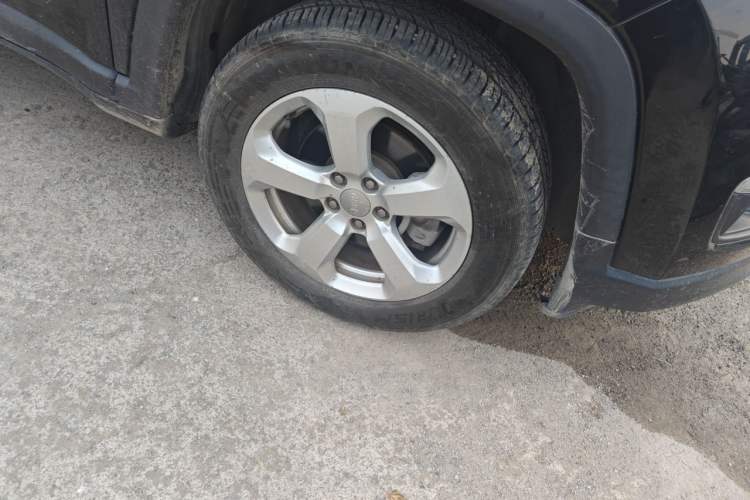 Used Jeep Compass 2017 200T Automatic Family Edition Right Front Wheel Hub