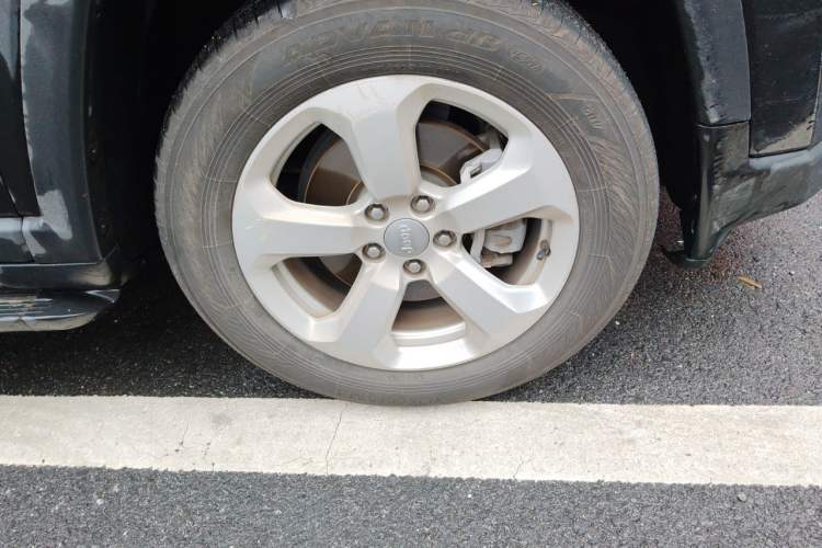 Used Jeep Compass 2017 200T Automatic Family Edition Right Front Wheel Hub
