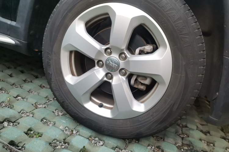 Used Jeep Compass 2017 200T Automatic Family Edition Right Front Wheel Hub