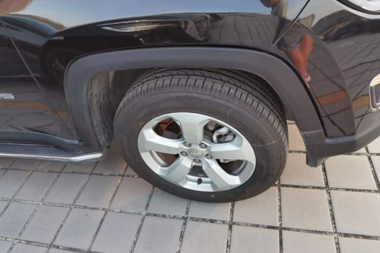 Used Jeep Compass 2017 200T Automatic Family Edition Right Front Wheel Hub