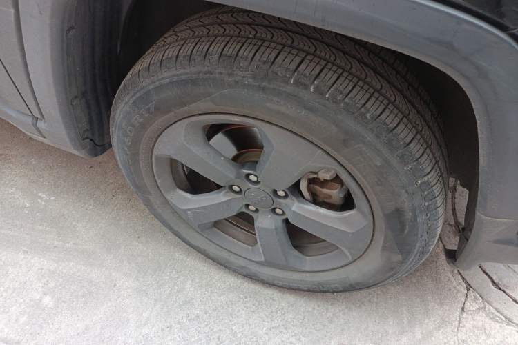 Used Jeep Compass 2017 200T Automatic Enjoyment Edition Right Front Wheel Hub