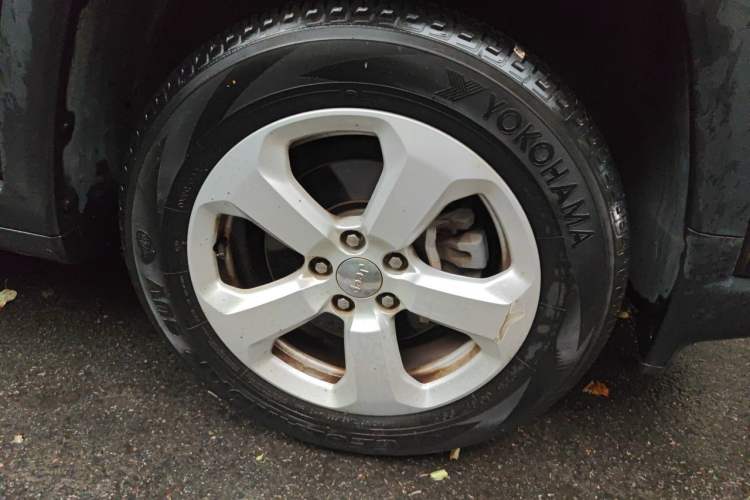 Used Jeep Compass 2017 200T Automatic Comfort Edition Right Front Wheel Hub