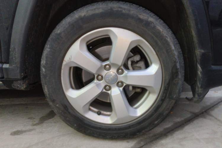 Used Jeep Compass 2017 200T Automatic Family Edition Right Front Wheel Hub