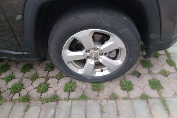 Used Jeep Compass 2017 200T Automatic Enjoyment Version Right Front Wheel Hub