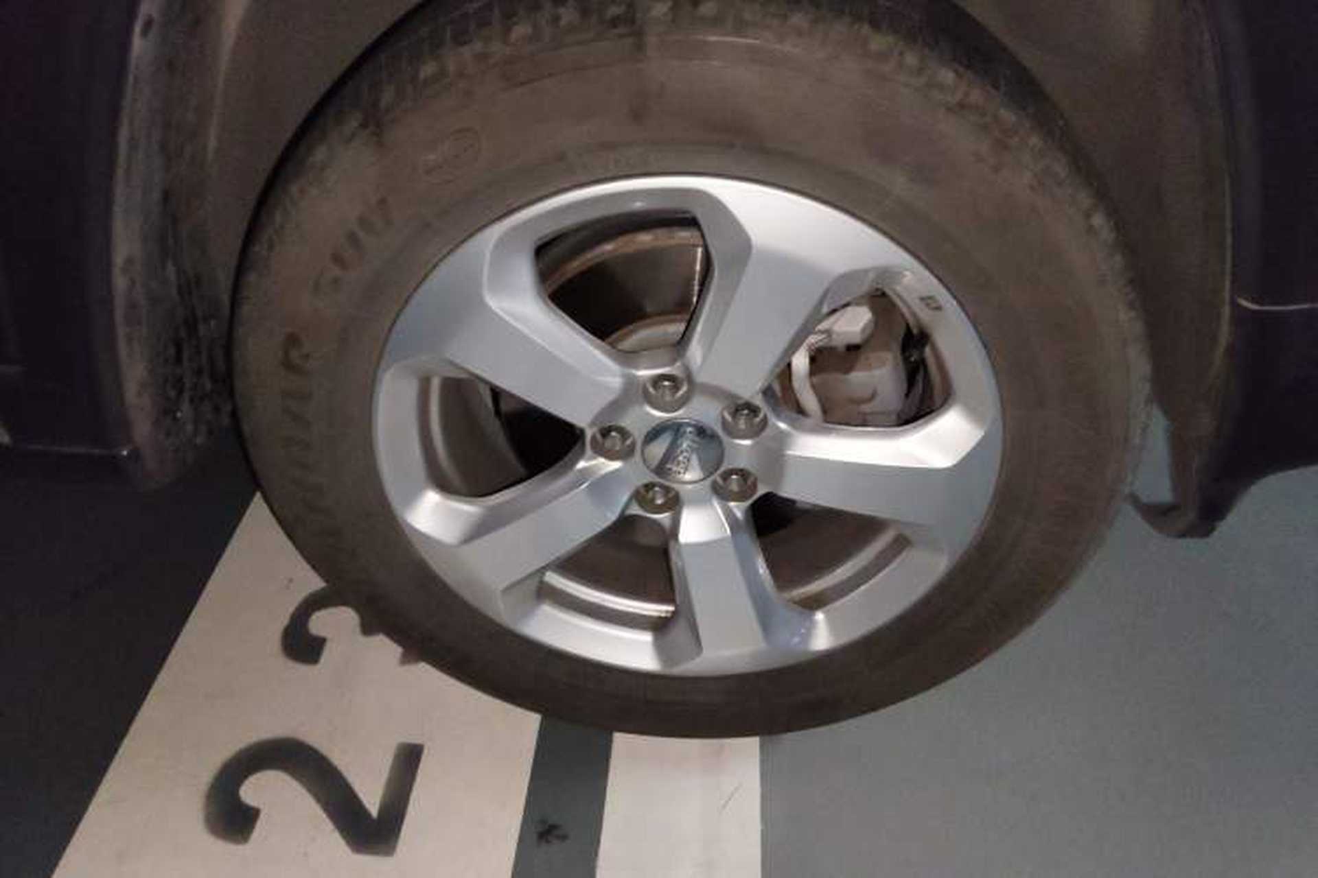 Used Jeep Compass 2017 200T Automatic Family Edition Right Front Wheel Hub