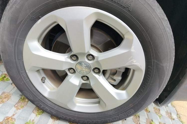 Used Jeep Compass 2017 200T Automatic Family Edition Right Front Wheel Hub