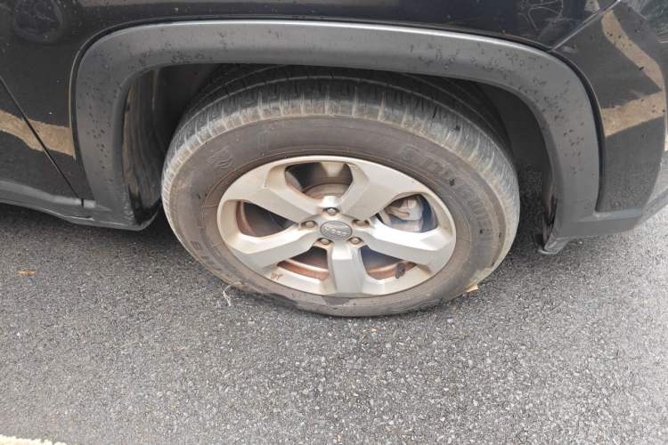 Used Jeep Compass 2017 200T Automatic Family Edition Right Front Wheel Hub