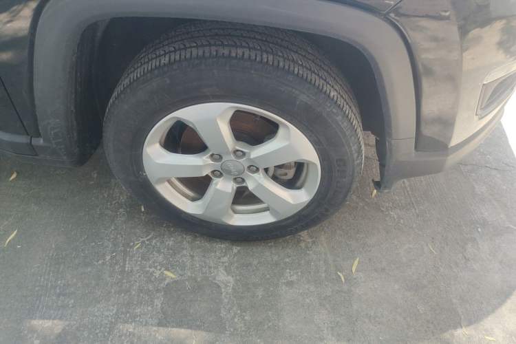 Used Jeep Compass 2017 200T Automatic Family Edition Right Front Wheel Hub