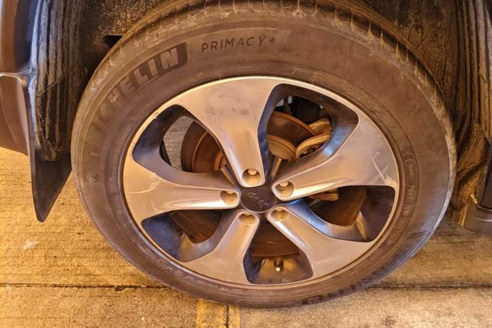 Used Jeep Compass 2017 200T Automatic Prestige Edition Right Rear Wheel Hub