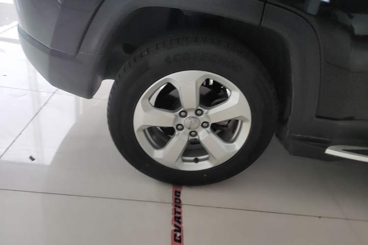 Used Jeep Compass 2017 200T Automatic Family Edition Right Rear Wheel Hub