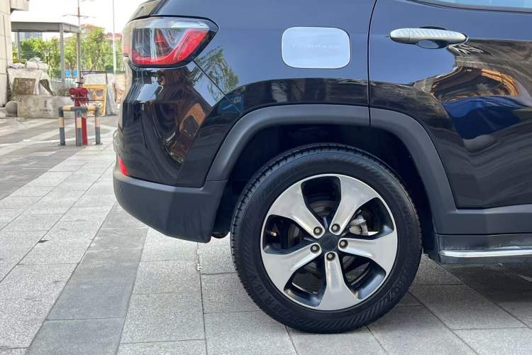 Used Jeep Compass 2017 200T Automatic Prestige Edition Right Rear Wheel Hub