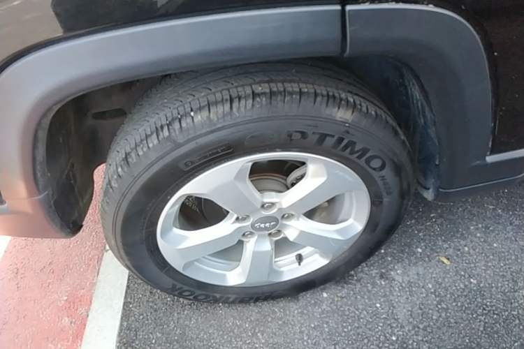 Used Jeep Compass 2017 200T Automatic Family Edition Right Rear Wheel Hub