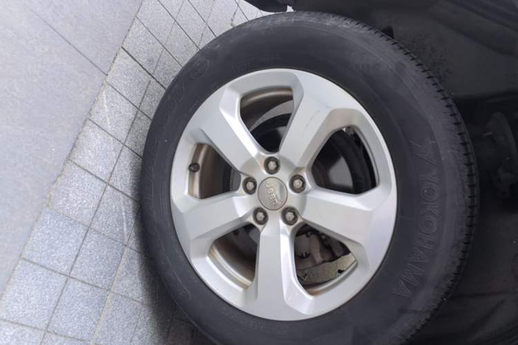 Used Jeep Compass 2017 200T Automatic Comfort Edition Right Rear Wheel Hub