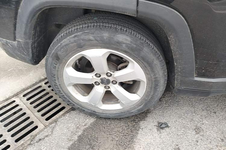Used Jeep Compass 2017 200T Automatic Family Edition Right Rear Wheel Hub