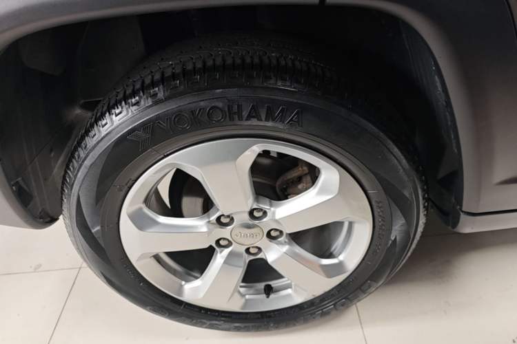 Used Jeep Compass 2017 200T Automatic Family Edition Right Rear Wheel Hub