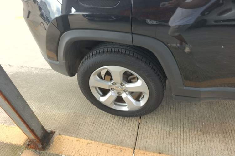 Used Jeep Compass 2017 200T Automatic Family Edition Right Rear Wheel Hub