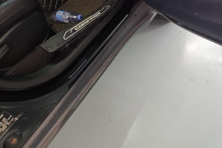 Used Jeep Compass 2017 200T Automatic Family Edition Right Side Sill