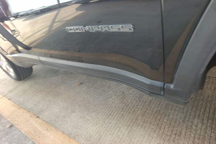 Used Jeep Compass 2017 200T Automatic Family Edition Right Side Sill