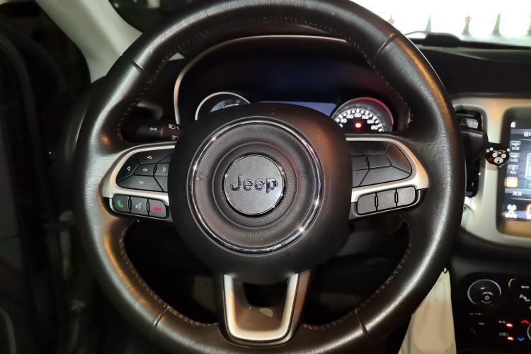 Used Jeep Compass 2017 200T Automatic Family Edition Steering Wheel