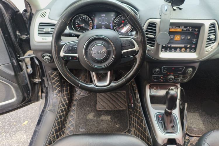 Used Jeep Compass 2017 200T Automatic Family Edition Steering Wheel