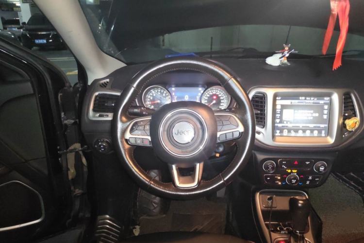 Used Jeep Compass 2017 200T Automatic Family Edition Steering Wheel