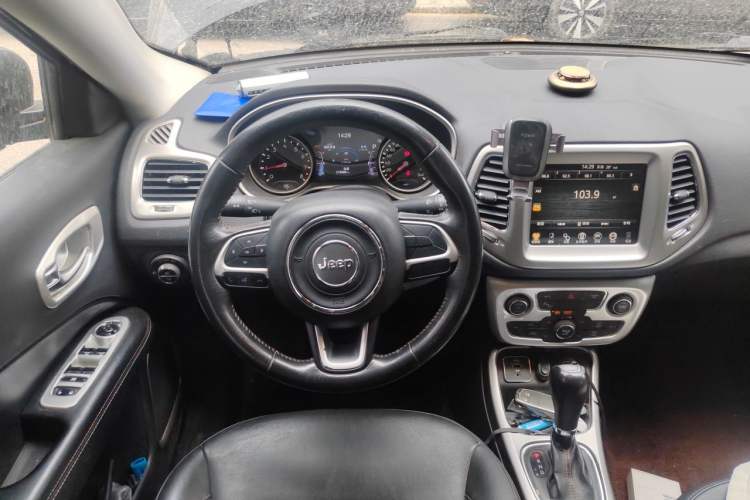 Used Jeep Compass 2017 200T Automatic Family Edition Steering Wheel
