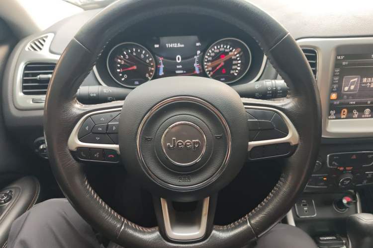 Used Jeep Compass 2017 200T Automatic Family Edition Steering Wheel