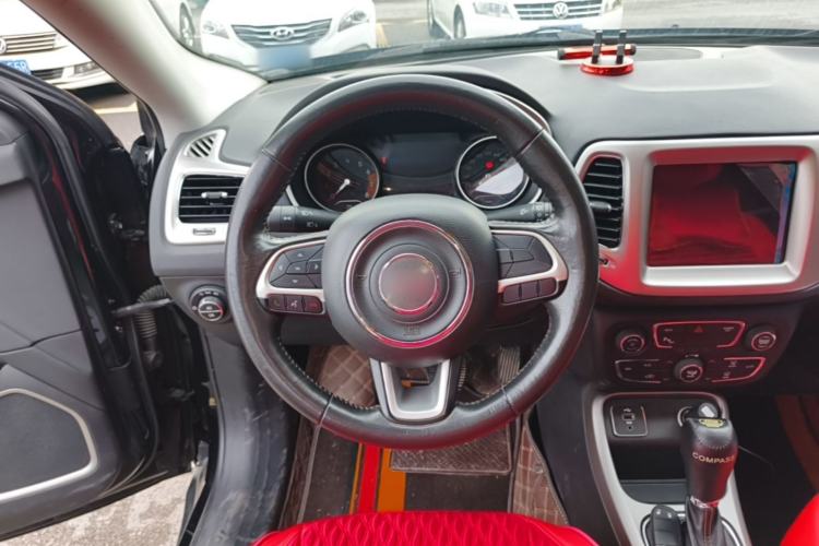 Used Jeep Compass 2017 200T Automatic Family Edition Steering Wheel