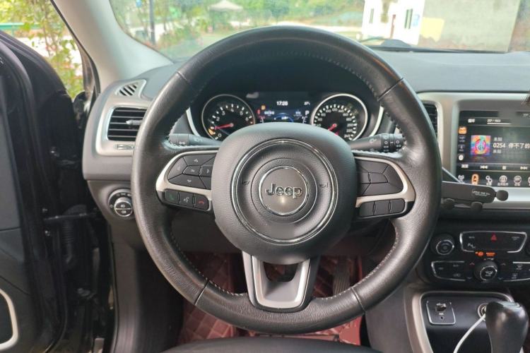 Used Jeep Compass 2017 200T Automatic Family Edition Steering Wheel