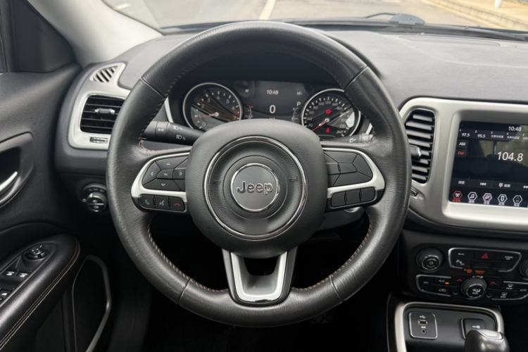 Used Jeep Compass 2017 200T Automatic Family Edition Steering Wheel