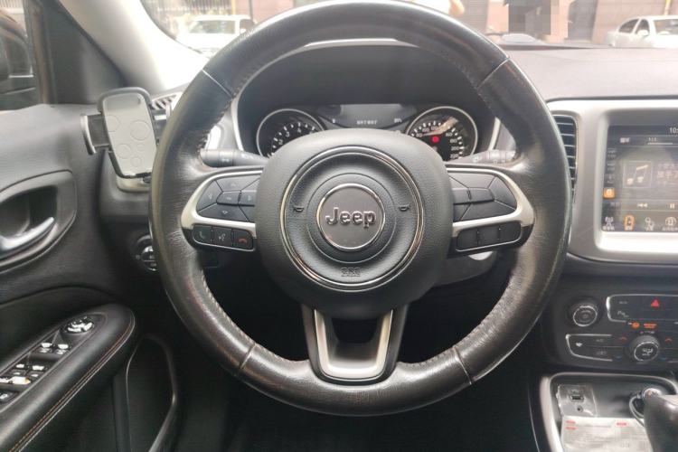 Used Jeep Compass 2017 200T Automatic Family Edition Steering Wheel