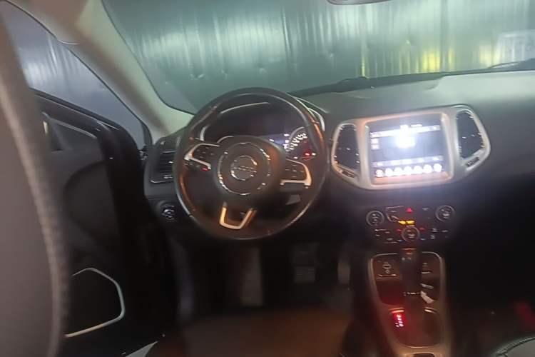 Used Jeep Compass 2017 200T Automatic Family Edition Steering Wheel