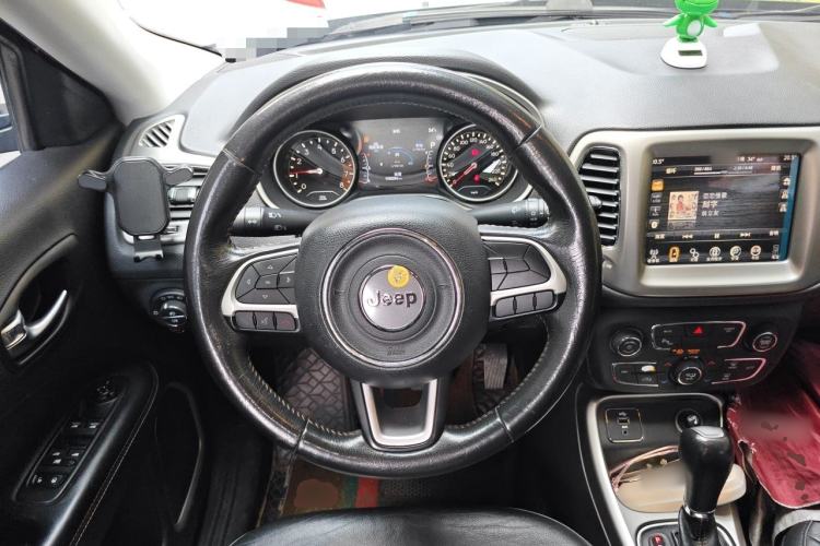 Used Jeep Compass 2017 200T Automatic Family Edition Steering Wheel