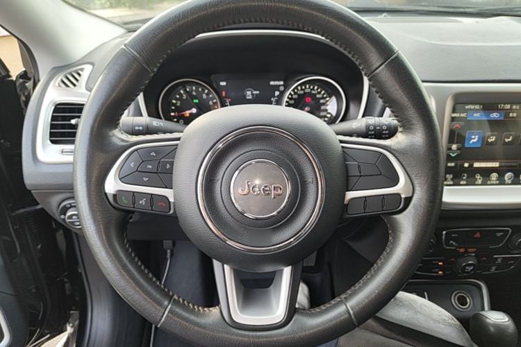 Used Jeep Compass 2017 200T Automatic Family Edition Steering Wheel