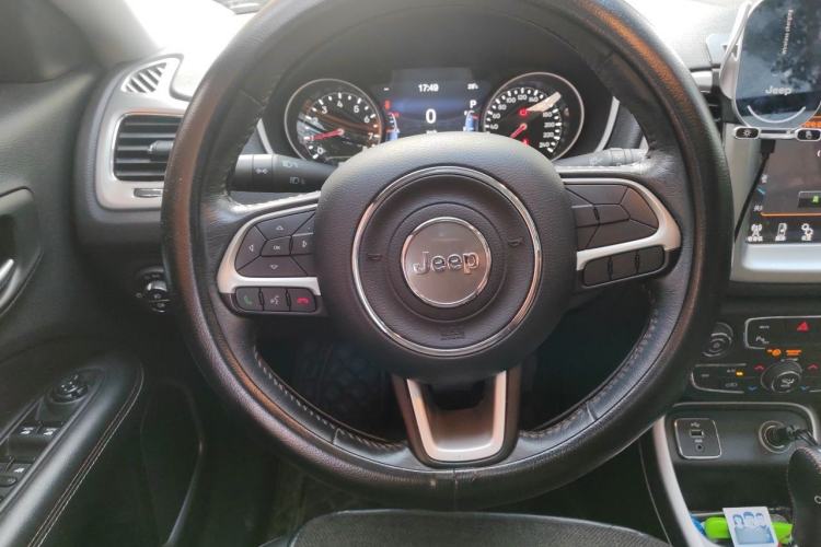 Used Jeep Compass 2017 200T Automatic Family Edition Steering Wheel