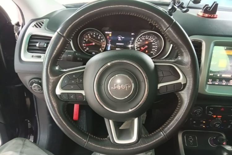 Used Jeep Compass 2017 200T Automatic Family Edition Steering Wheel