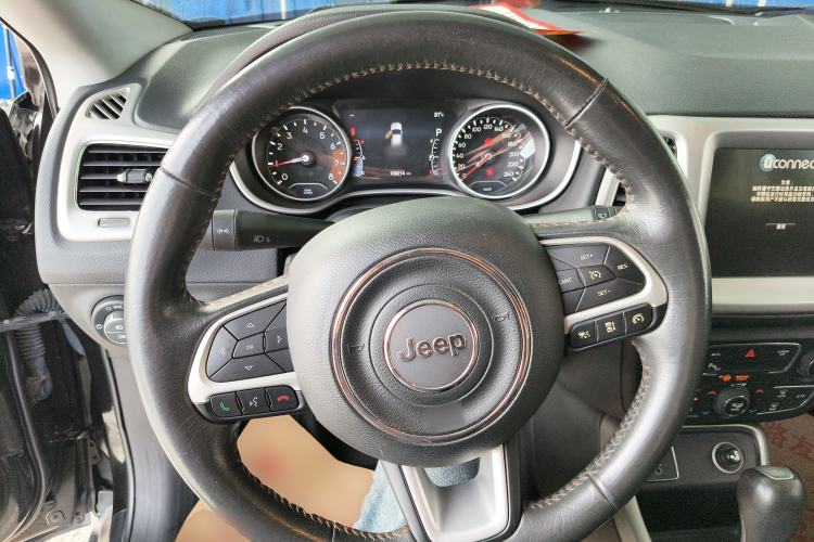 Used Jeep Compass 2017 200T Automatic Family Edition Steering Wheel