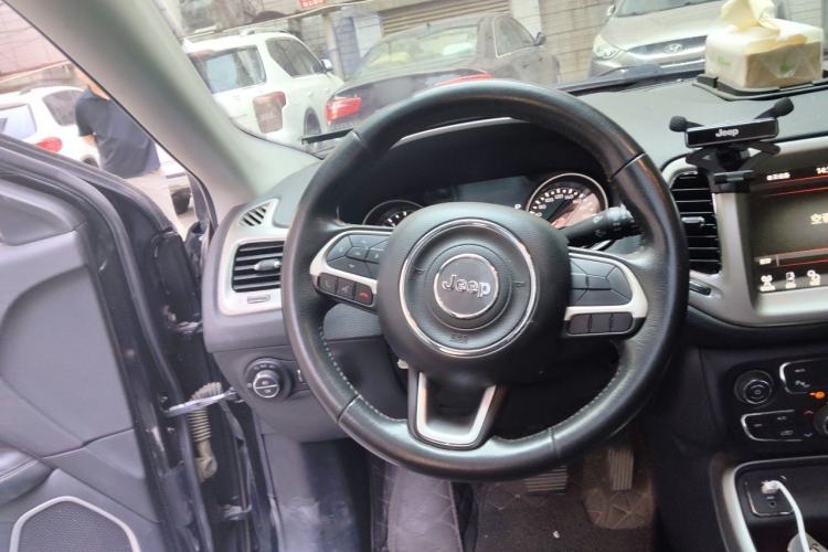 Used Jeep Compass 2017 200T Automatic Family Edition Steering Wheel