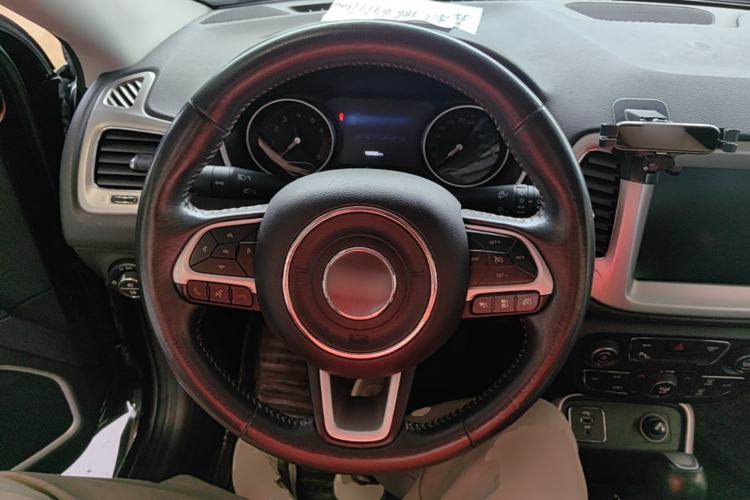Used Jeep Compass 2017 200T Automatic Family Edition Steering Wheel