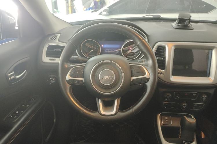Used Jeep Compass 2017 200T Automatic Family Edition Steering Wheel