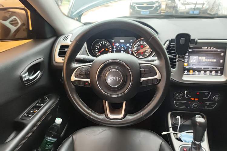 Used Jeep Compass 2017 200T Automatic Family Edition Steering Wheel