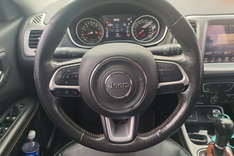 Used Jeep Compass 2017 200T Automatic Family Edition Steering Wheel