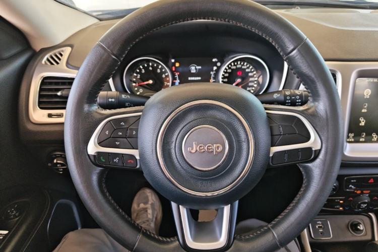 Used Jeep Compass 2017 200T Automatic Family Edition Steering Wheel