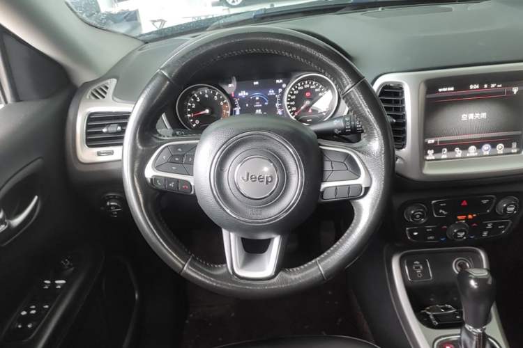 Used Jeep Compass 2017 200T Automatic Family Edition Steering Wheel