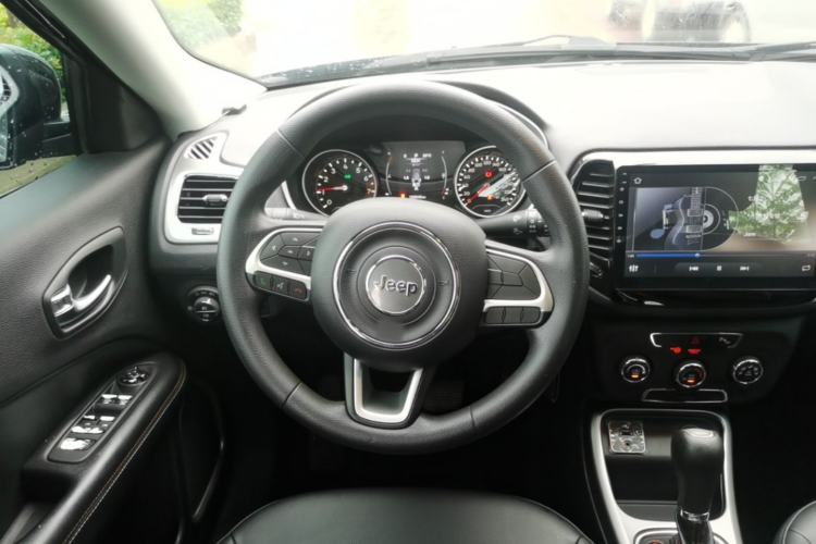 Used Jeep Compass 2017 200T Automatic Comfort Edition Steering Wheel