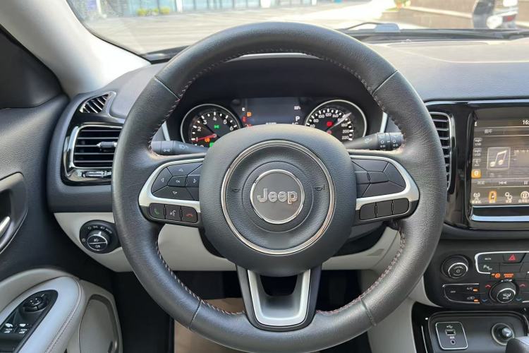 Used Jeep Compass 2017 200T Automatic Prestige Edition Steering Wheel