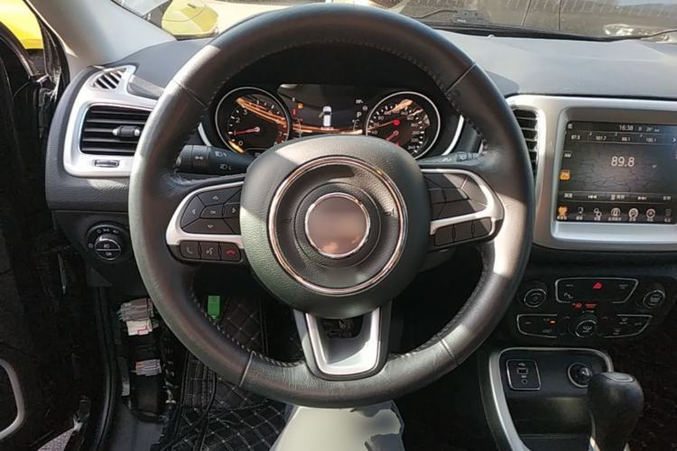 Used Jeep Compass 2017 200T Automatic Family Edition Steering Wheel