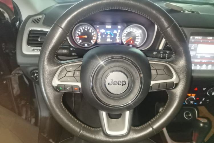 Used Jeep Compass 2017 200T Automatic Family Edition Steering Wheel
