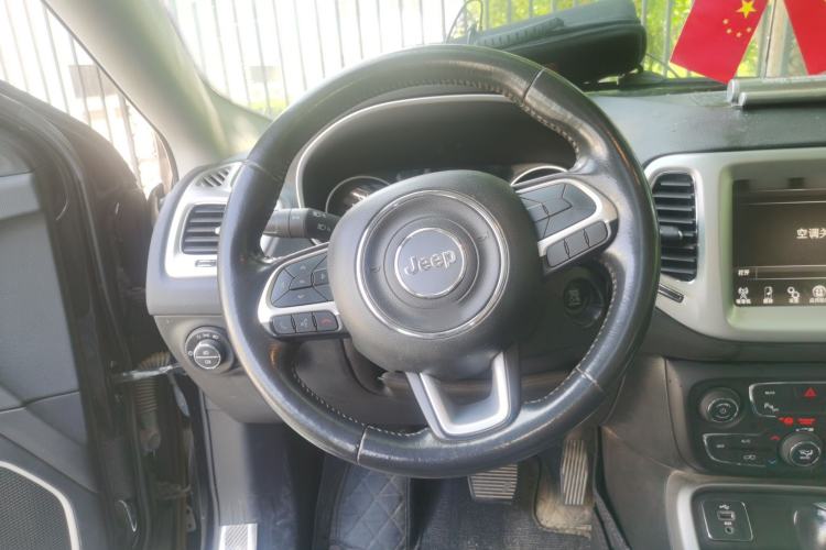 Used Jeep Compass 2017 200T Automatic Family Edition Steering Wheel