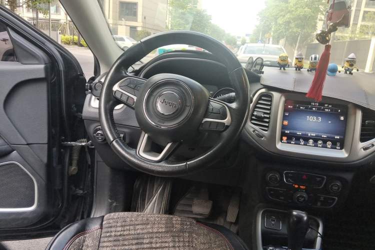 Used Jeep Compass 2017 200T Automatic Family Edition Steering Wheel